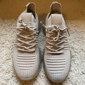 Cushionaire nude sneakers